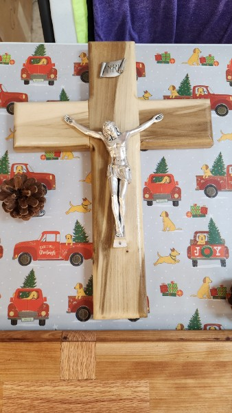 Medium Poplar Cross, Pewter Jesus/INRI(Horozontal Scroll)